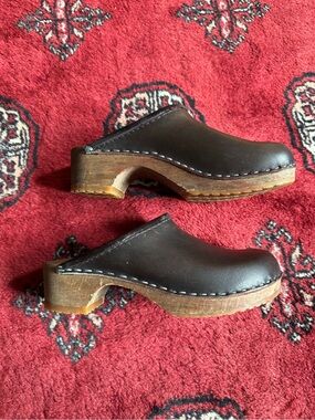Black and wood Leather Clog Mules - Women